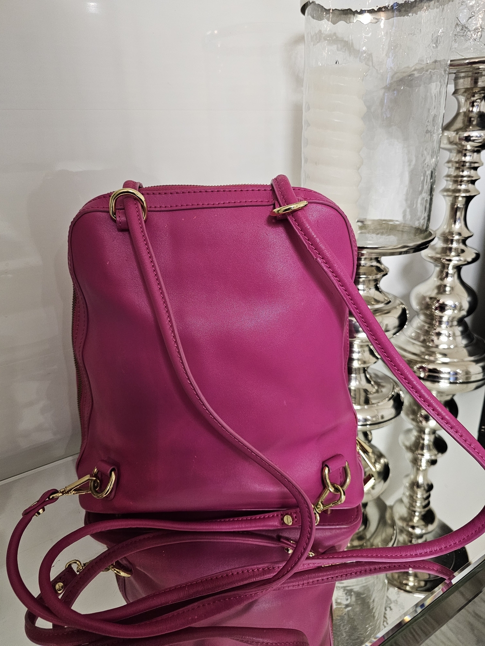 Danier Women’s Fuchsia Leather Backpack Classic Structured Style - Picture 4 of 7